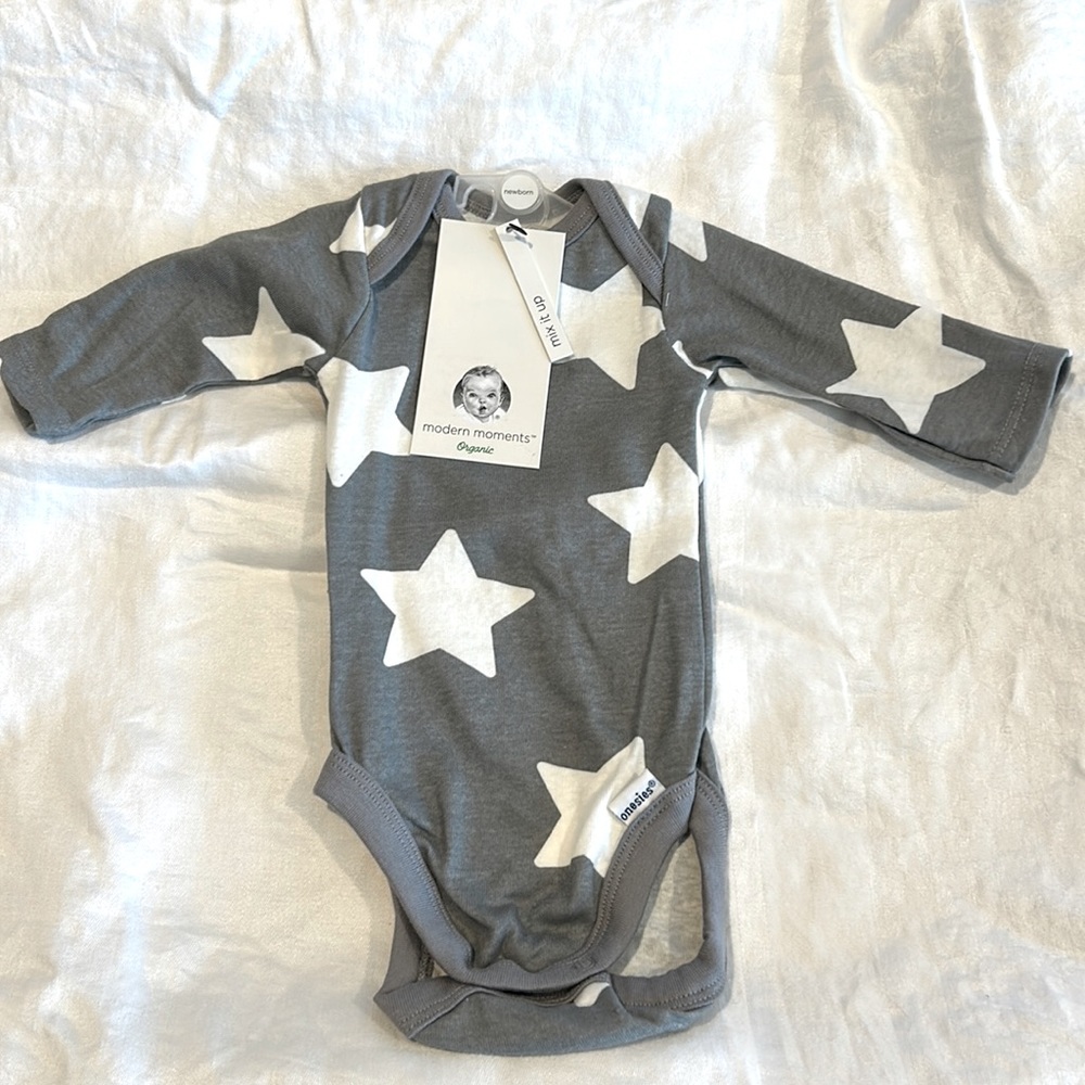 Organic modern moments Gerber ⭐️ onesie‎